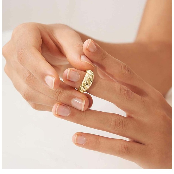 NEW 18K Gold Plated Croissant Dome Twist Rope Ring - Picture 7 of 13